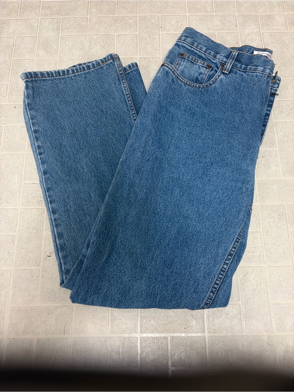 bill blass Women's Straight-Leg Blue Jeans